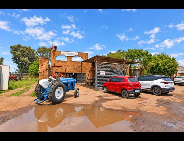 340M² WAREHOUSE FOR SALE IN PETIT